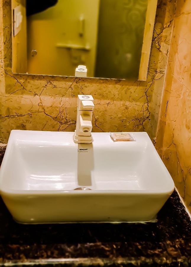 Hotel Kamal Nearest To Taj Mahal Agra Kültér fotó