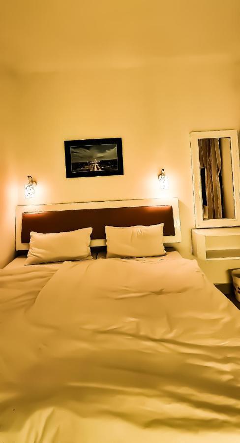 Hotel Kamal Nearest To Taj Mahal Agra Kültér fotó