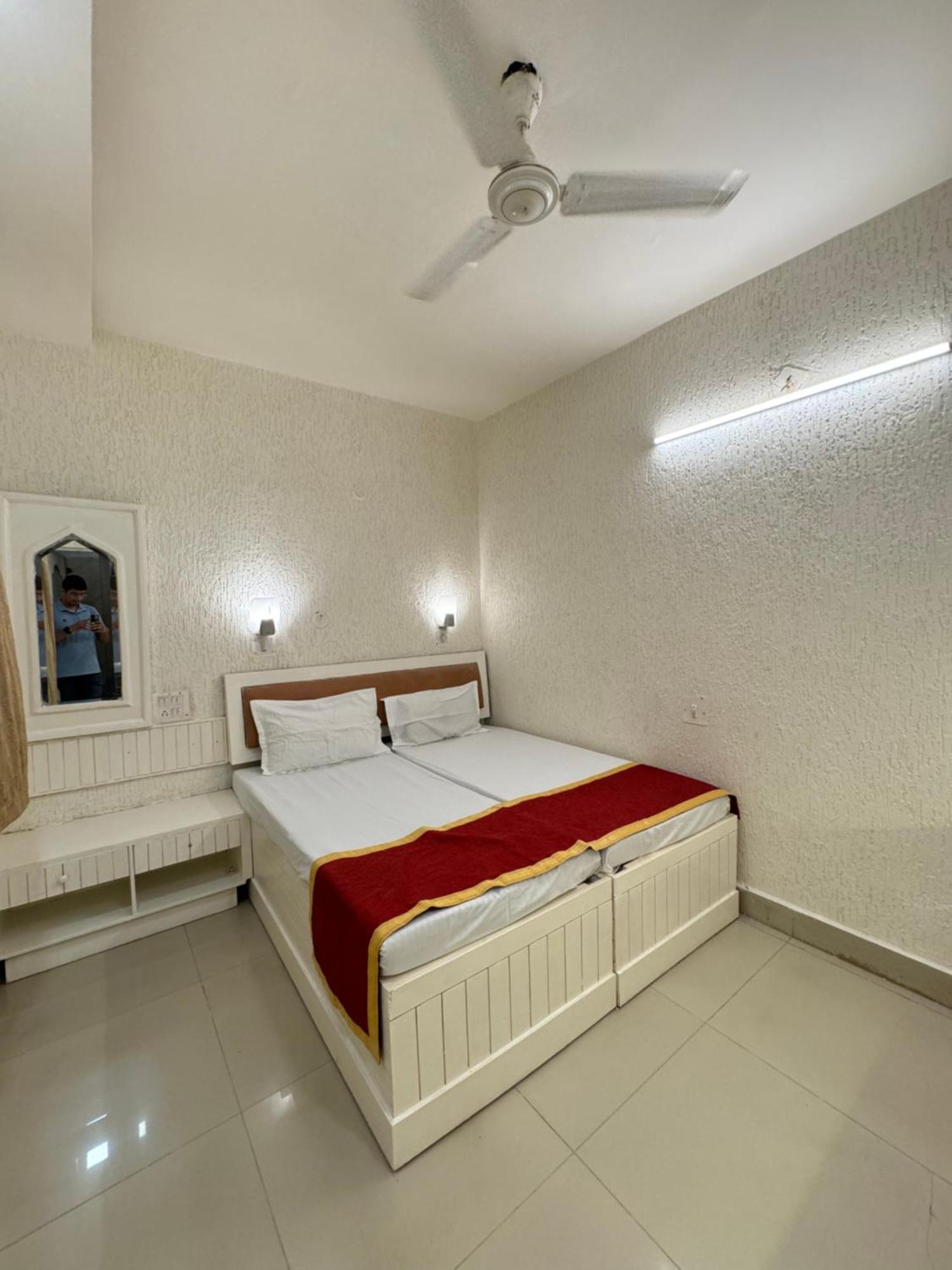 Hotel Kamal Nearest To Taj Mahal Agra Kültér fotó
