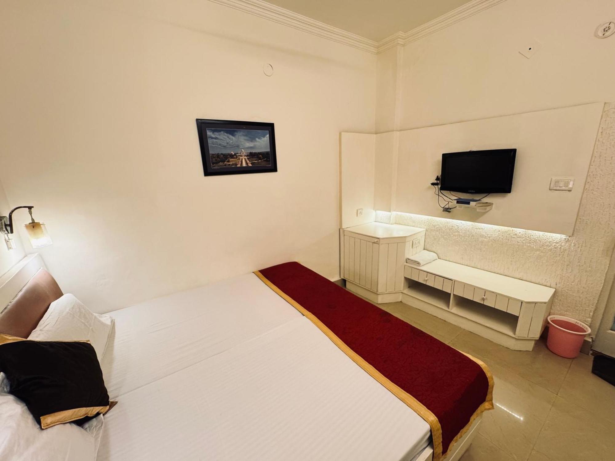 Hotel Kamal Nearest To Taj Mahal Agra Kültér fotó