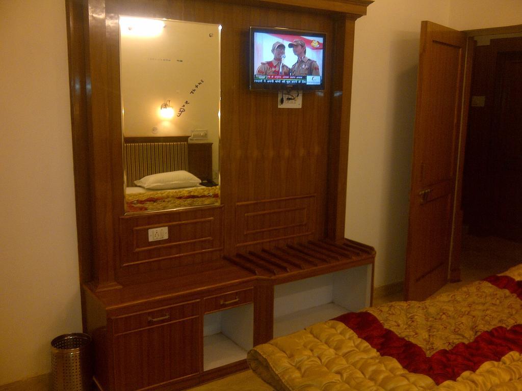 Hotel Kamal Nearest To Taj Mahal Agra Kültér fotó